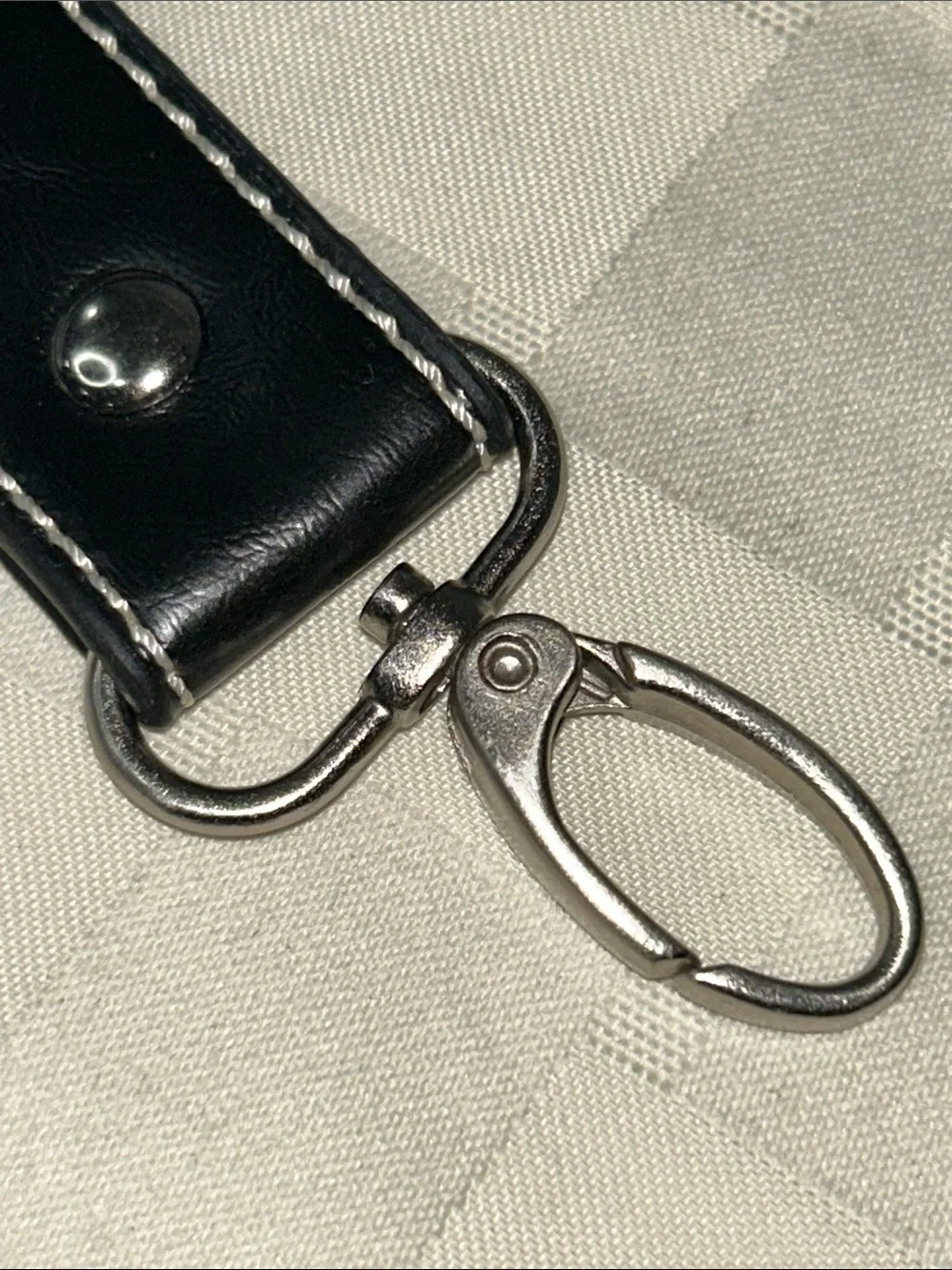 Source Unknown Black Leather Replacement Shoulder Strap with Silver Hardware